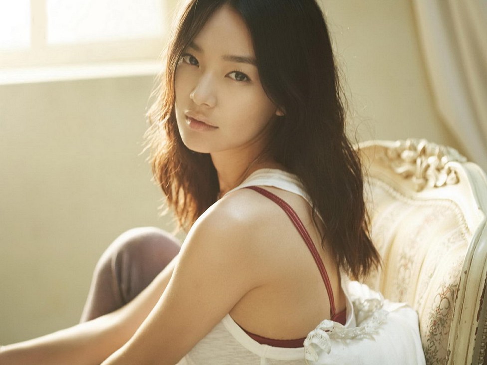 Korean Actress Shin Min Ah Picture Portrait Gallery